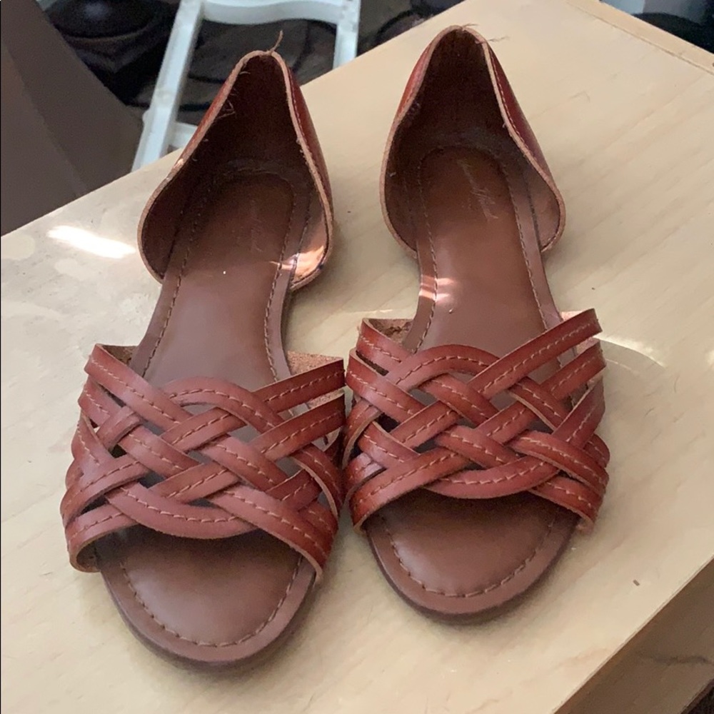 Universal Thread flats